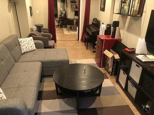 Rented by R New York | media 60