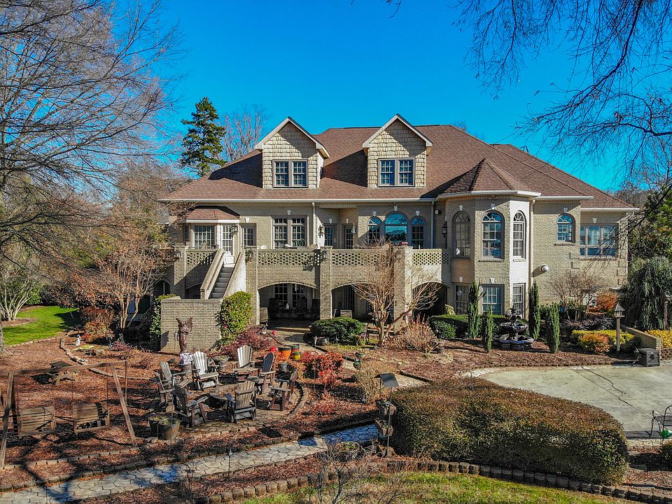 1st image of 2709 Westview Dr