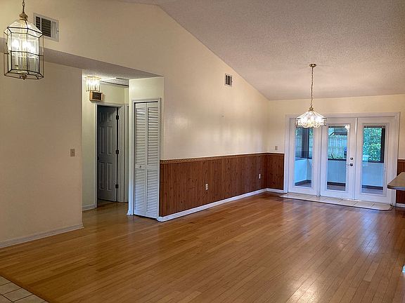 4th image of 1385 Sugar Cane Dr