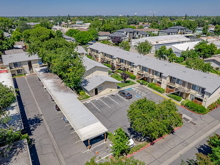Walnutwood Apartments — Photo 49