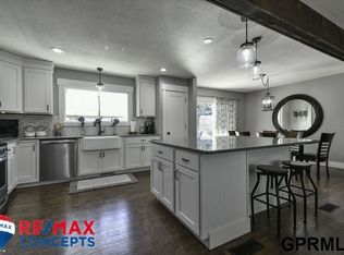 1100 Coachmans Dr, Lincoln, NE 68510
