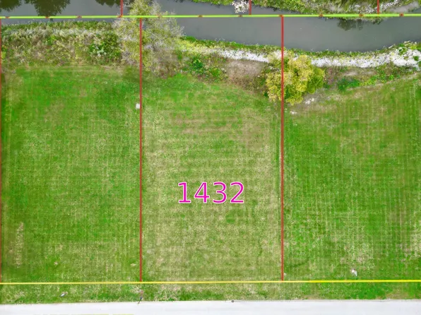 1432 Park West Cir, Munster, IN 46321