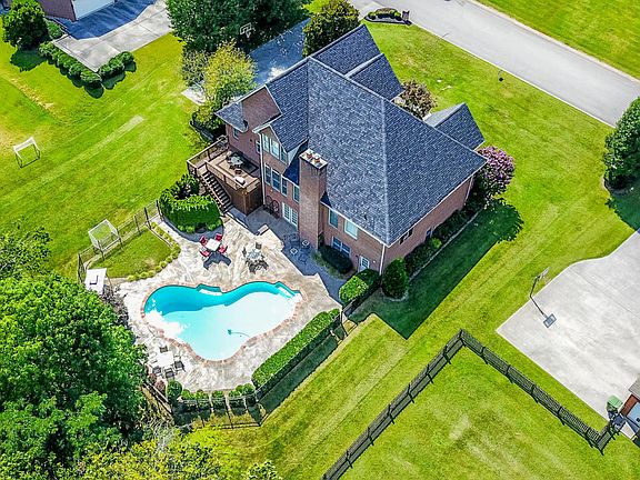 2nd image of 2302 Cross Creek Dr