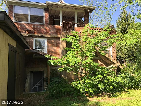 3rd image of 898 Hilltop Dr