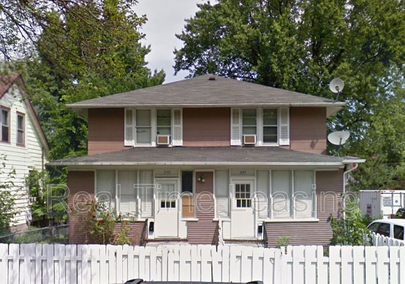 1st image of 227 Baker St E