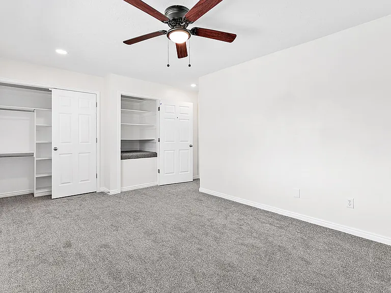 205 N Geneva Rd #13 — Photo 11