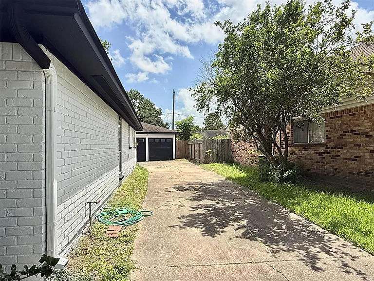 8911 Hendon Ln — Photo 20
