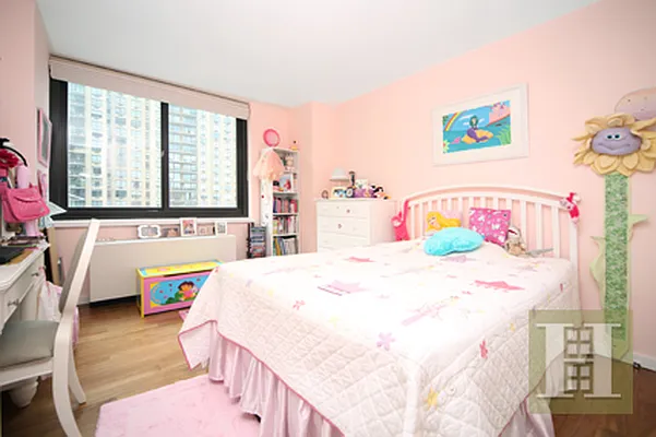 Rented by Halstead Real Estate | media 44