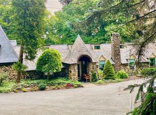 32500 Jackson Rd, Moreland Hills, OH 44022