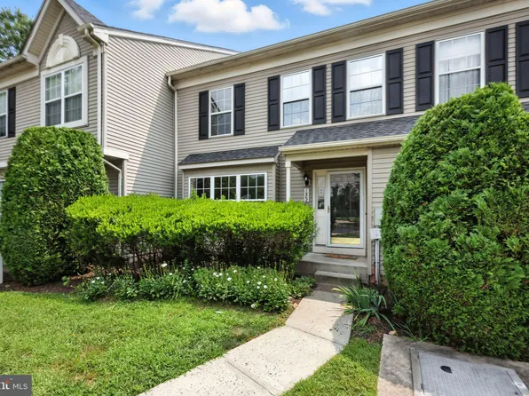 1502 Briarwood Ct, Phoenixville, PA 19460