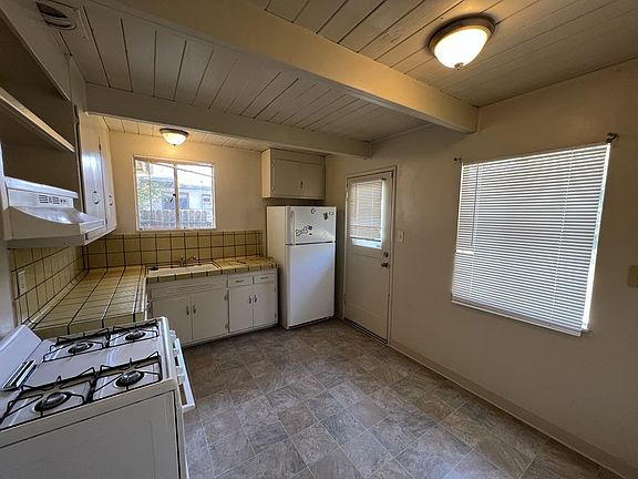 3rd image of 906 Park Blvd