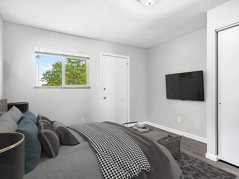 The Meridian Apartments — Photo 8