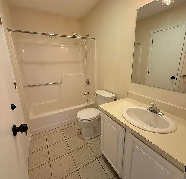 L4 Stonehedge Dr #L4 — Photo 21