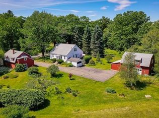 552 W Townsend Rd, Lunenburg, MA 01462