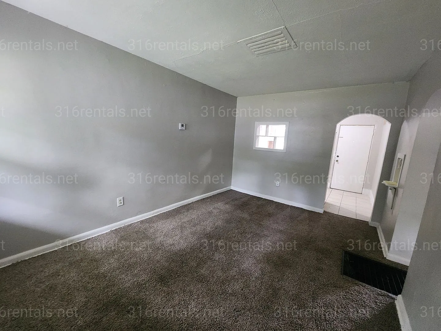 1813 N Woodland Ave — Photo 2