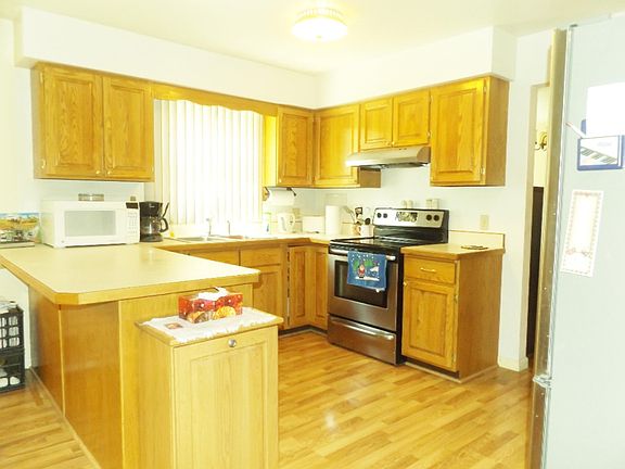 3rd image of 306 Broadway Ave