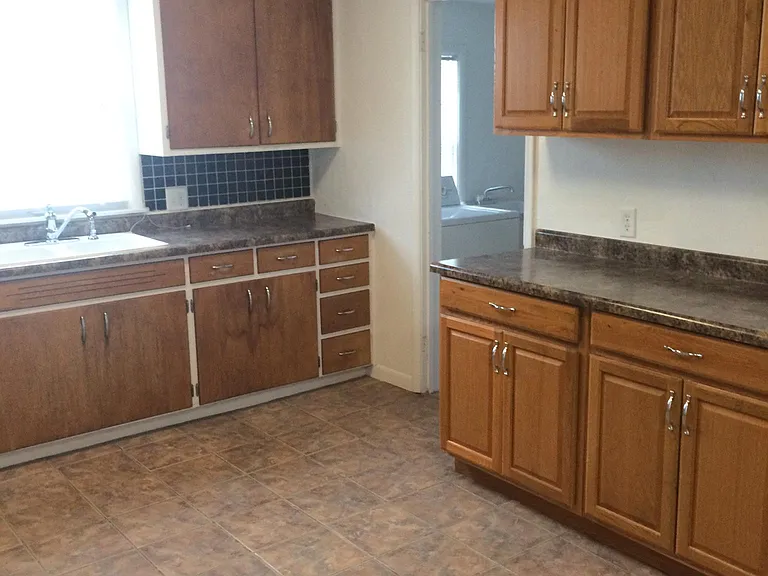 612 Locust St — Photo 2