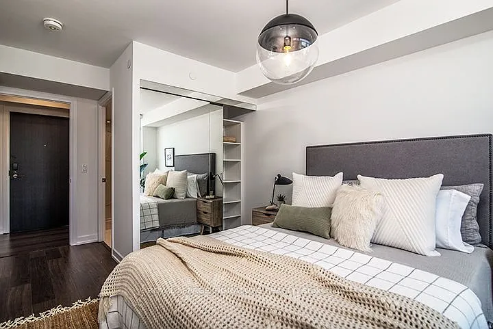 18 Erskine Ave #1909 — Photo 9