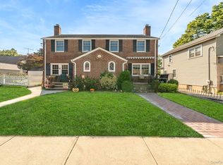 10 Pansy Ave, Floral Park, NY 11001