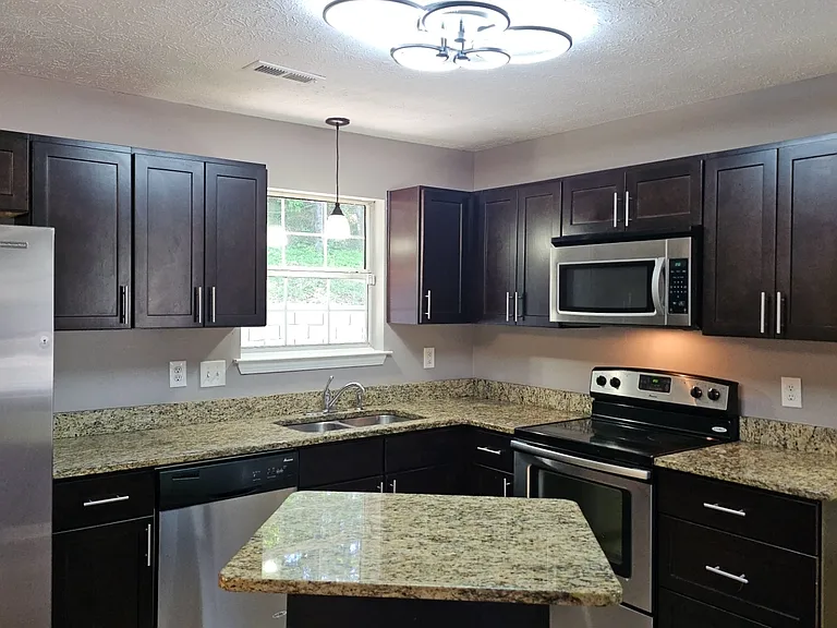 218 Preston Cir — Photo 15