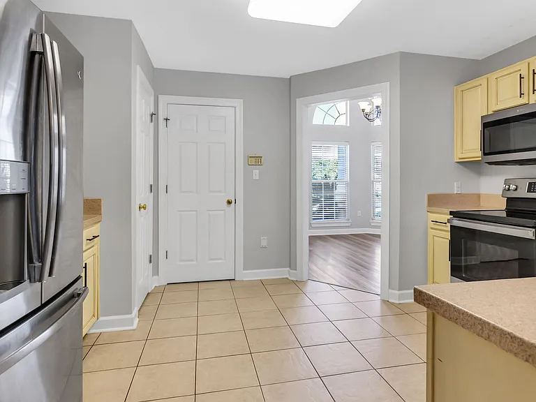 4429 Southminster Cir — Photo 6