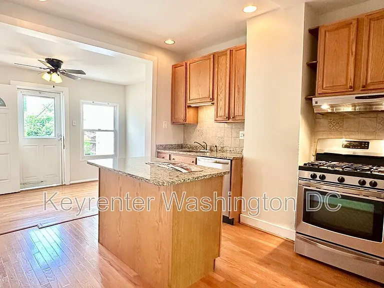 1528 8th St NW — Photo 9