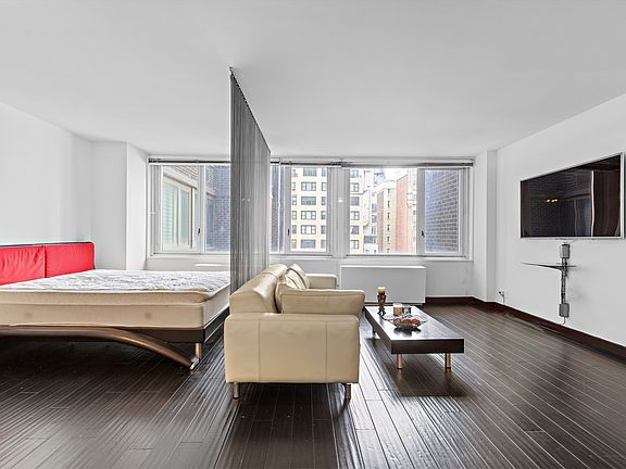4th image of 322 W 57th St APT 19L