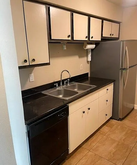 5550 N Braeswood Blvd #100 — Photo 3