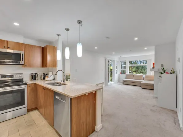 6508 Denbigh Ave #320, Burnaby, BC V5H 4W6