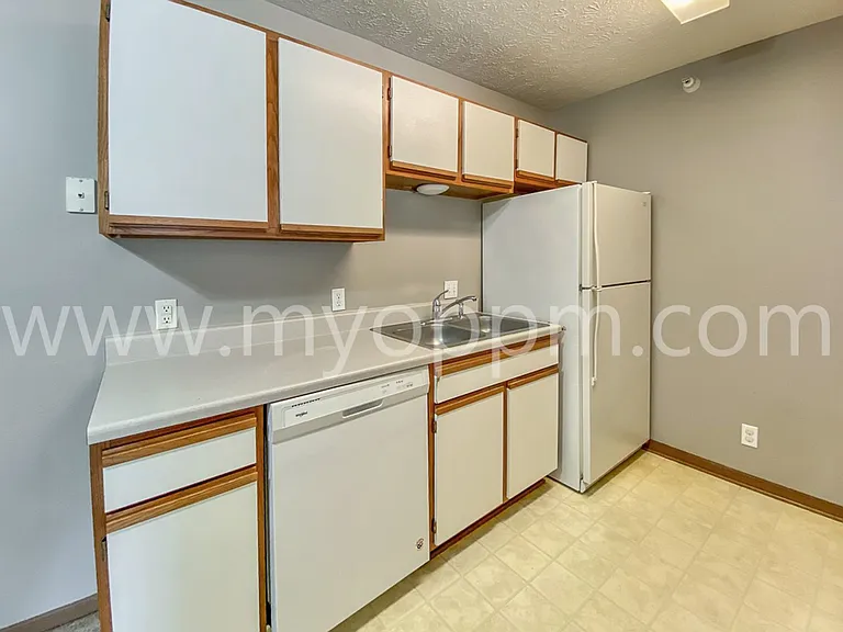 8003 S 48th St — Photo 5