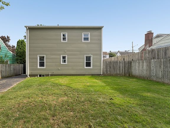 4th image of 870 Thorme St