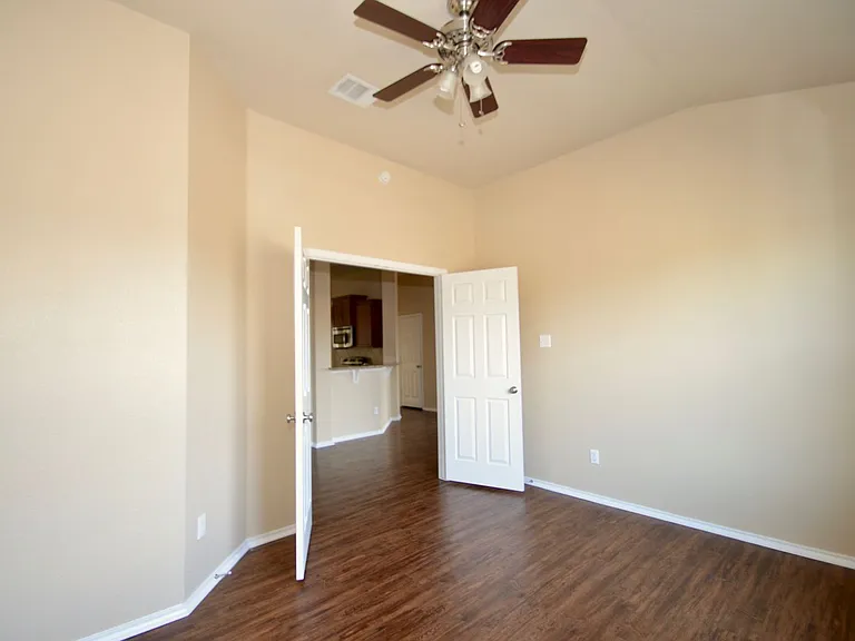 7300 Golden Oak Ln — Photo 9