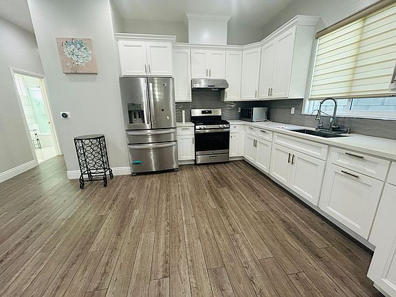 3rd image of 1318 S Kings Court Dr #B