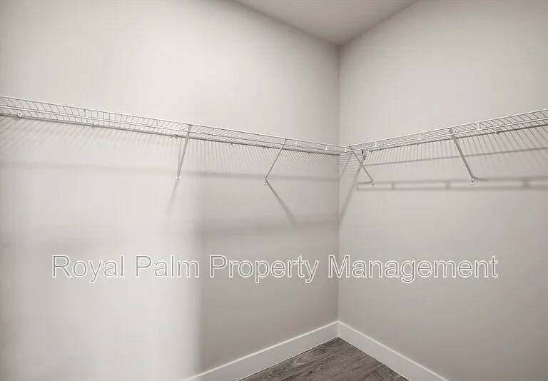 3750 NE 13th Ave — Photo 17