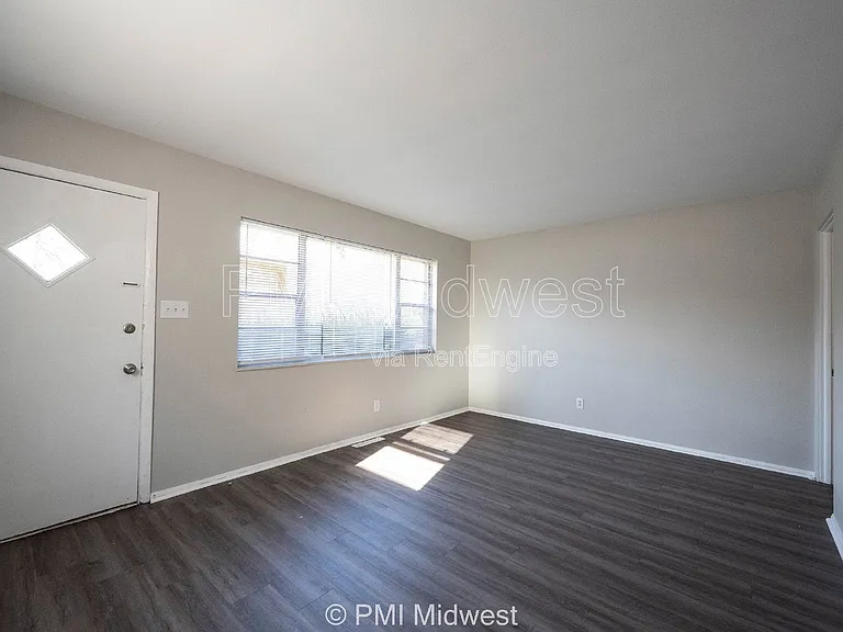 5843 Woodside Dr — Photo 4