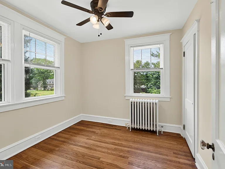113 S Valley Rd — Photo 33