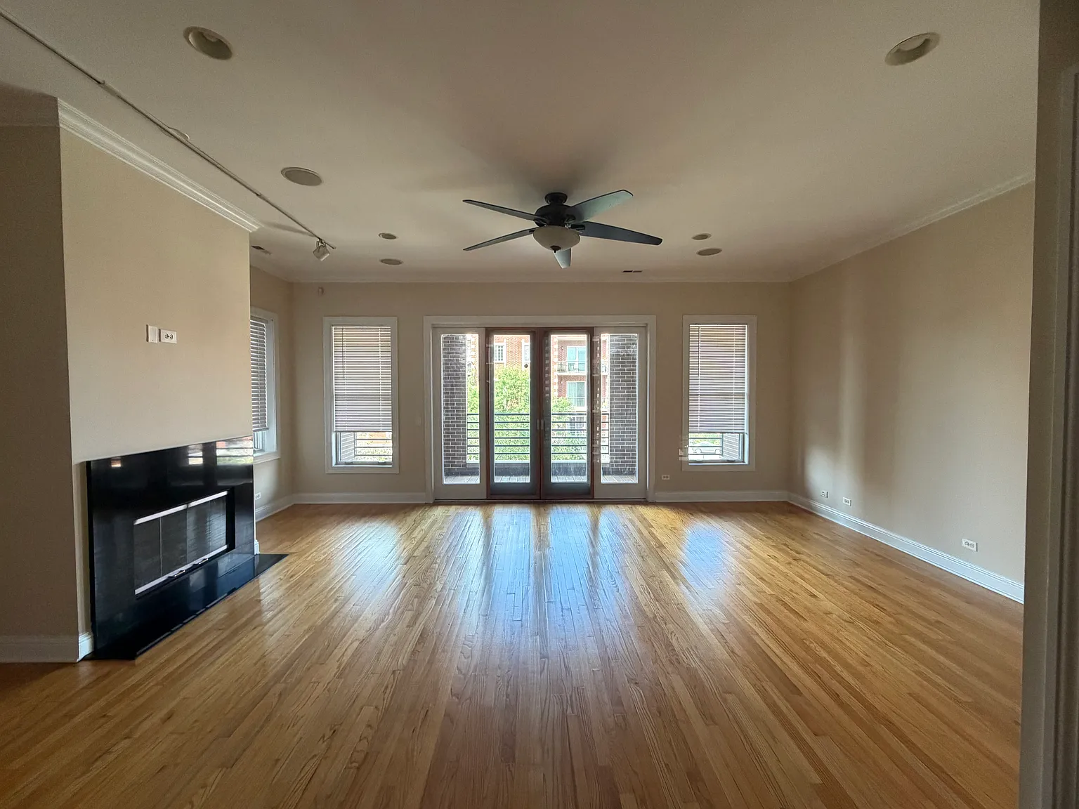 3 bed, 1750 sqft, $3,000 — Photo 2