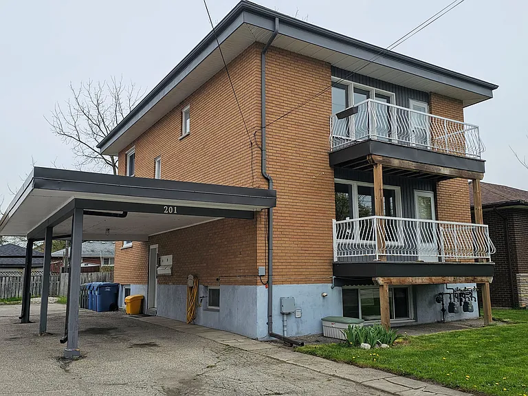 201 Alma St N #2 — Photo 17