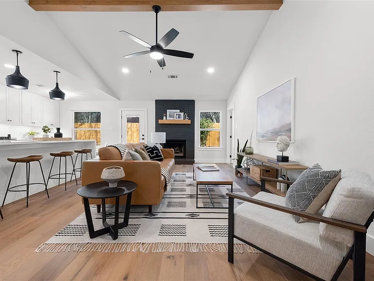 2404 Monarch Dr — Photo 5