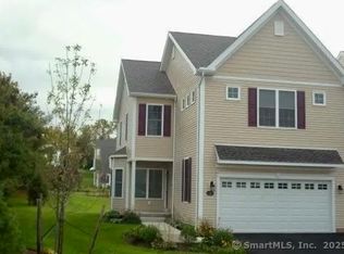 3 Harlow Dr #3, Newington, CT 06111