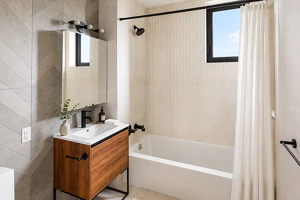 Bathroom, photo 1