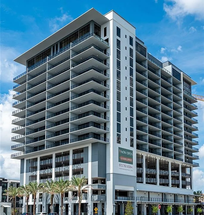221 Main St N #Penthouse 1612