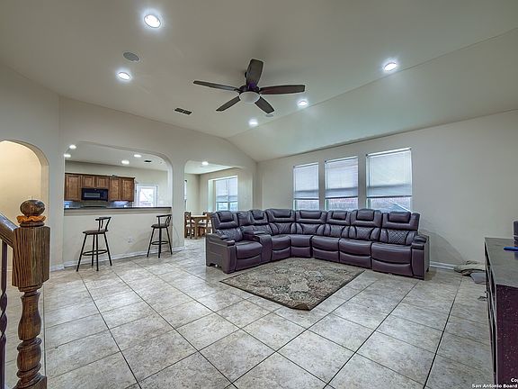 4th image of 7530 Kings Spring