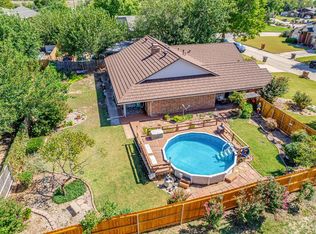 225 SE 27th St, Moore, OK 73160