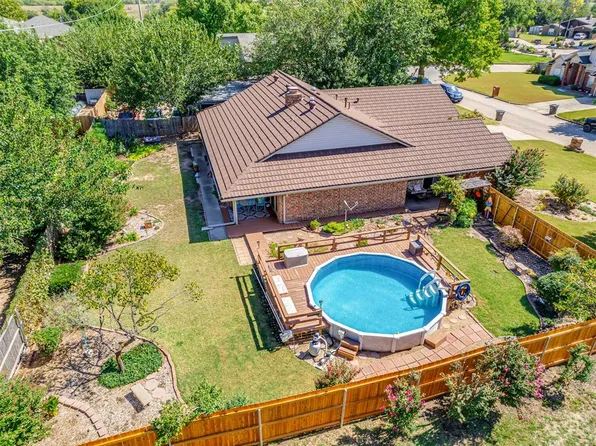 225 SE 27th St, Moore, OK 73160