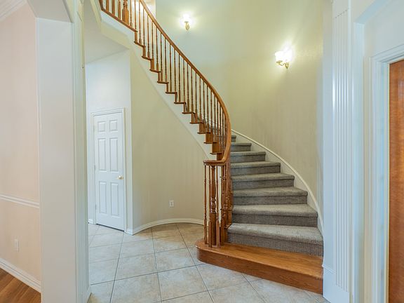 2nd image of 904 Ascension Dr