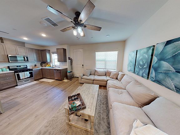 5th image of 841 Blackstone Dr
