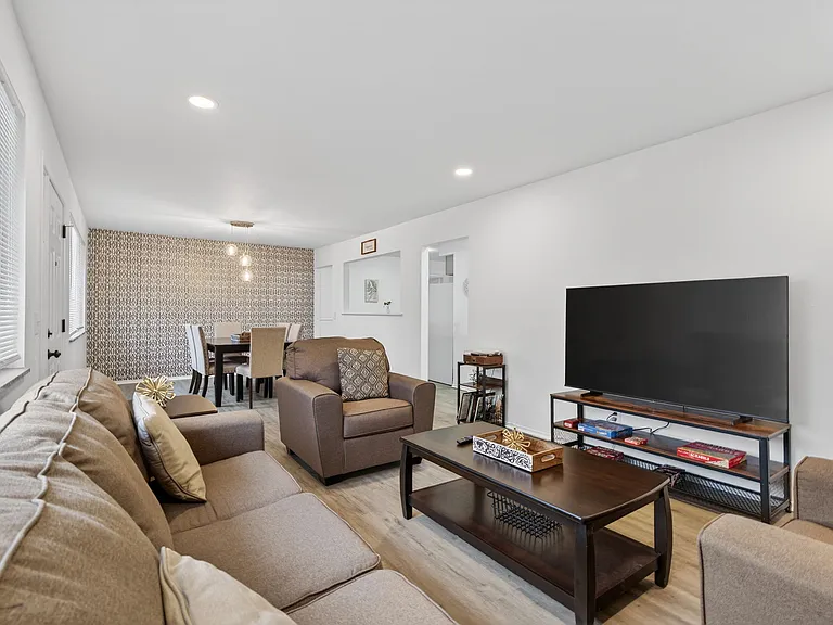 1553 Cove Ln — Photo 11