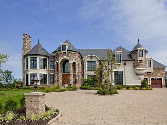 2nd image of 3754 Carrington Cir