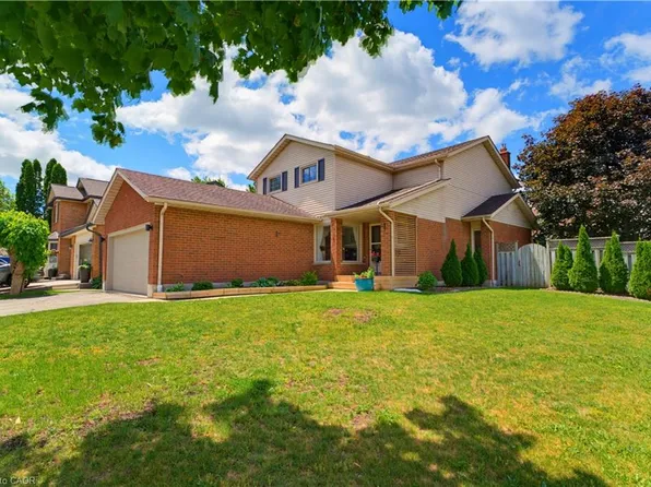 3 Alona Ave, Cambridge, ON N3C 3Y5